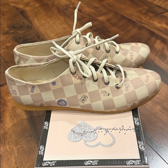 Brand New Elite Checkered Lace-Up Sneakers - Tan - Picture 2 of 6